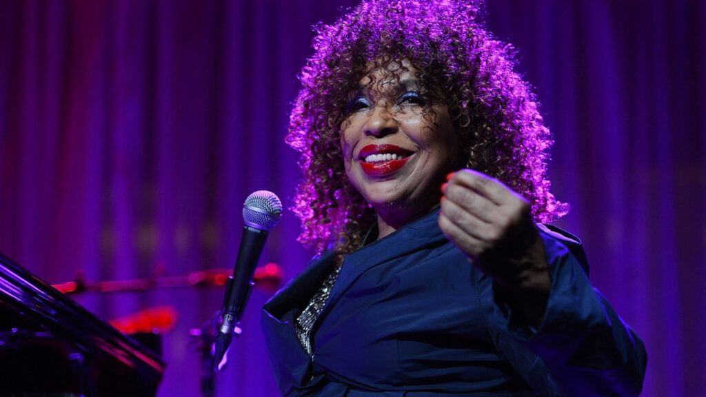 roberta-flack-reveals-als-diagnosis,-says-she-can-no-longer-sing