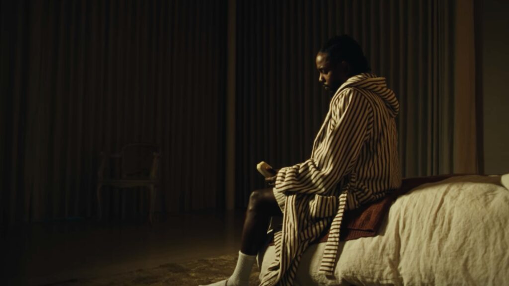 kendrick-lamar’s-phone-is-off-the-hook,-but-he’s-not,-in-new-‘rich-spirit’-video