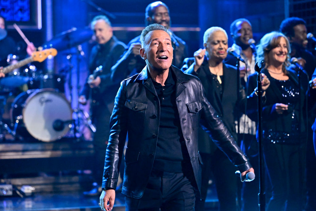 see-bruce-springsteen-deliver-rousing-‘turn-back-the-hands-of-time’-on-‘fallon’