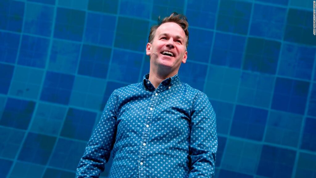 mike-birbiglia’s-broadway-show-explores-life’s-big-questions-with-big-laughs