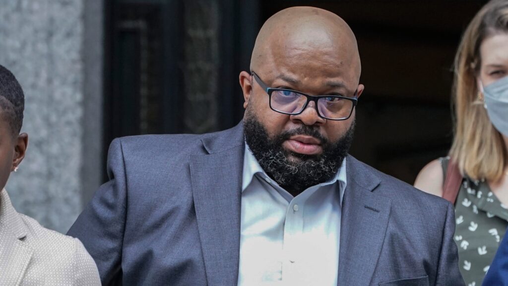 r.-kelly’s-manager-sentenced-to-20-months-in-prison-for-stalking-victim