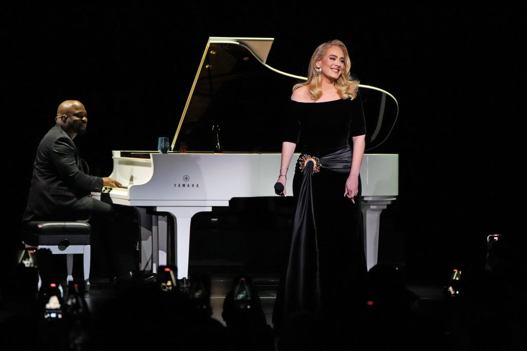 see-adele-finally-kick-off-her-‘weekends-with’-las-vegas-residency