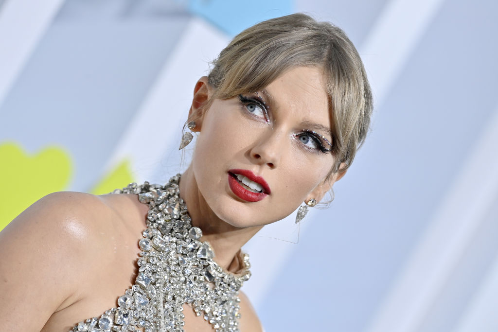 ticketmaster-apologizes-to-taylor-swift-and-fans-over-‘terrible-experience’-with-eras-tour-tickets