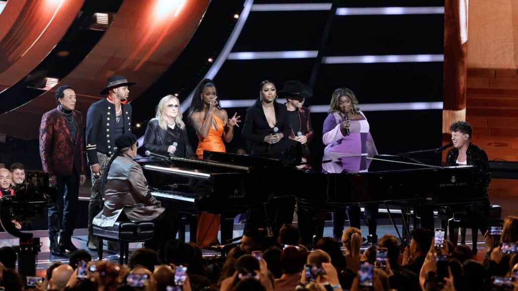 stevie-wonder,-charlie-puth-pay-tribute-to-lionel-richie-with-hits-filled-medley-at-2022-amas