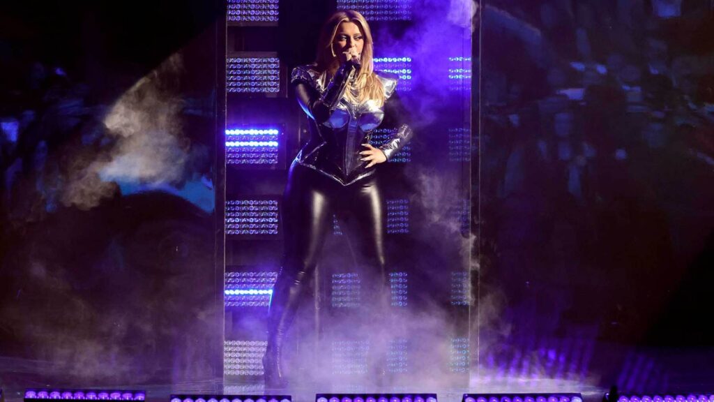 bebe-rexha-makes-the-amas-‘feel-good’-with-otherworldly-performance