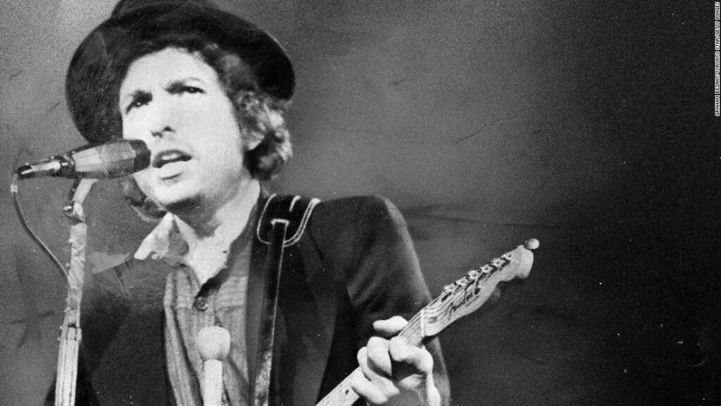 bob-dylan’s-teenage-love-letters-sell-for-over-$650,000-at-auction