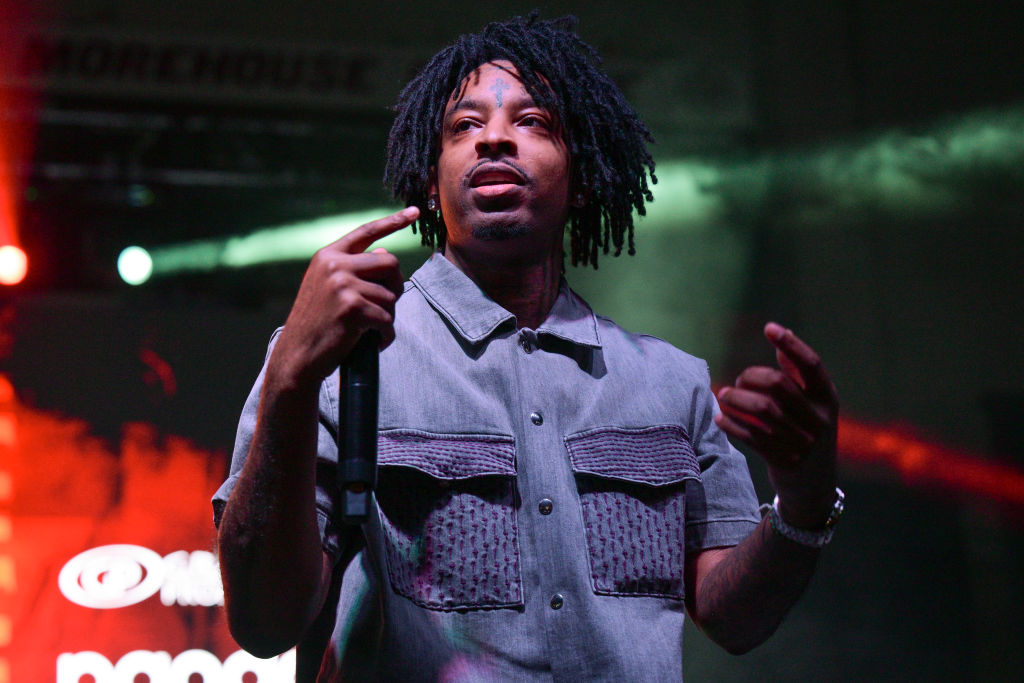 21-savage,-nas-settle-their-mini-beef-with-new-song-‘one-mic,-one-gun’