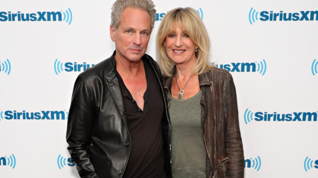lindsey-buckingham-remembers-‘soul-mate’-christine-mcvie-in-handwritten-letter
