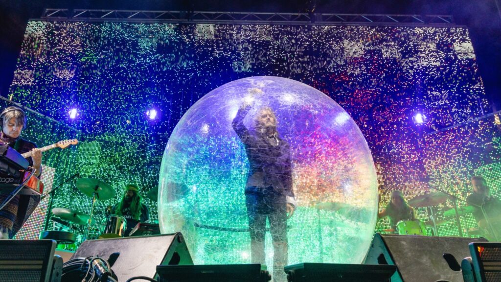 the-flaming-lips-want-to-treat-you-to-‘an-evening-with’-them-in-2023