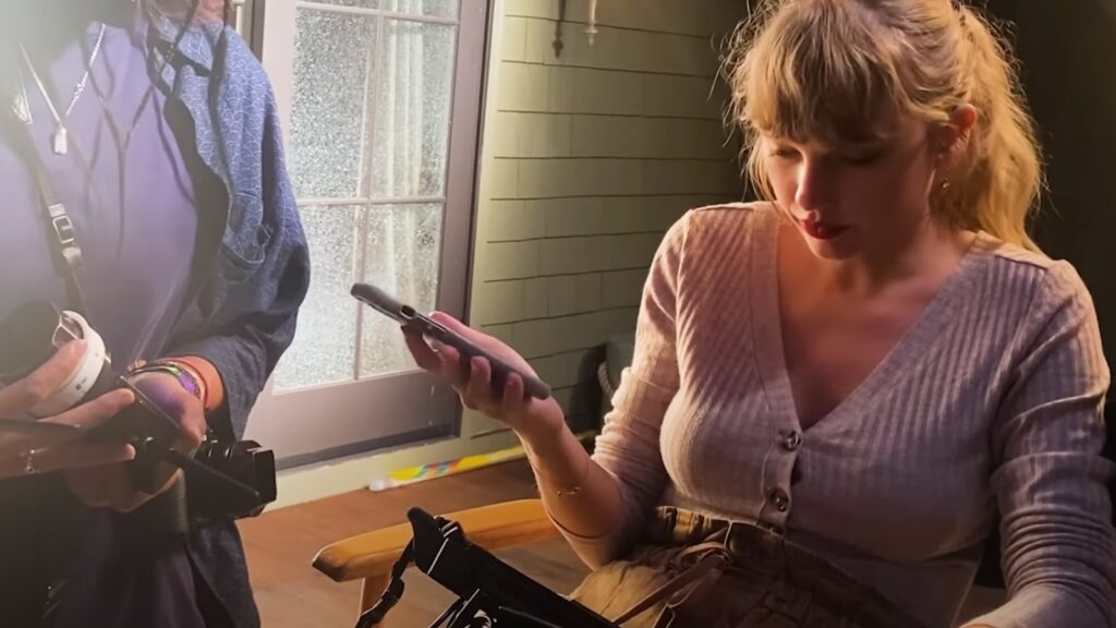taylor-swift-directs-‘all-too-well:-the-short-film’-in-behind-the-scenes-video