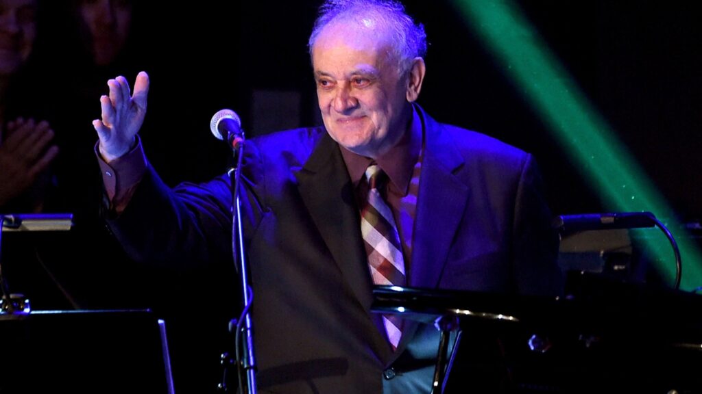 angelo-badalamenti,-‘twin-peaks’-composer-who-helped-popularize-dream-pop,-dead-at-85