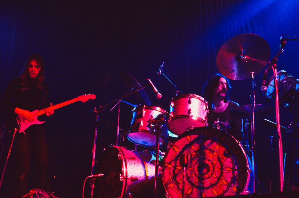 pink-floyd-quietly-put-18-unreleased-‘dark-side’-era-concerts-on-streaming-services