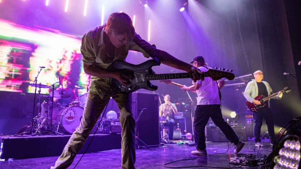 the-pavement-musical-and-museum-exhibit-were-part-of-alex-ross-perry’s-new-pavement-movie