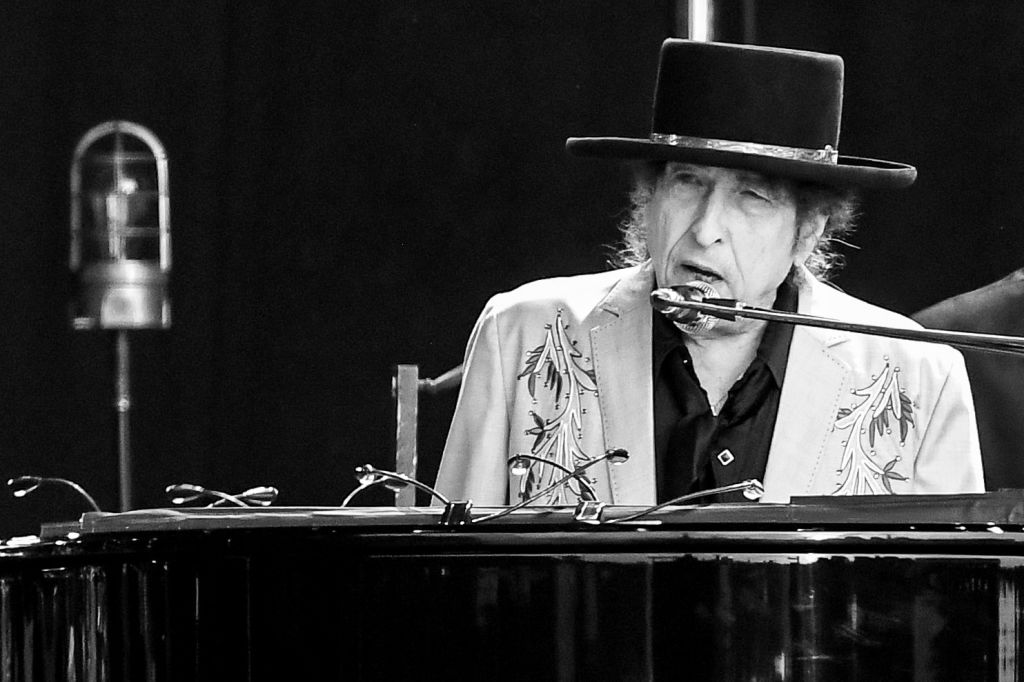 bob-dylan-unearths-original-version-of-‘not-dark-yet’-for-upcoming-‘fragments’-set