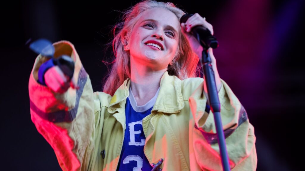 sky-ferreira-says-new-music-delay-due-to-her-being-deemed-‘difficult’
