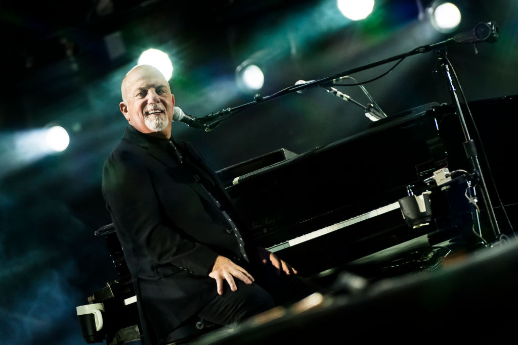 see-billy-joel-pay-tribute-to-jeff-beck-with-‘people-get-ready’-cover-at-msg-concert