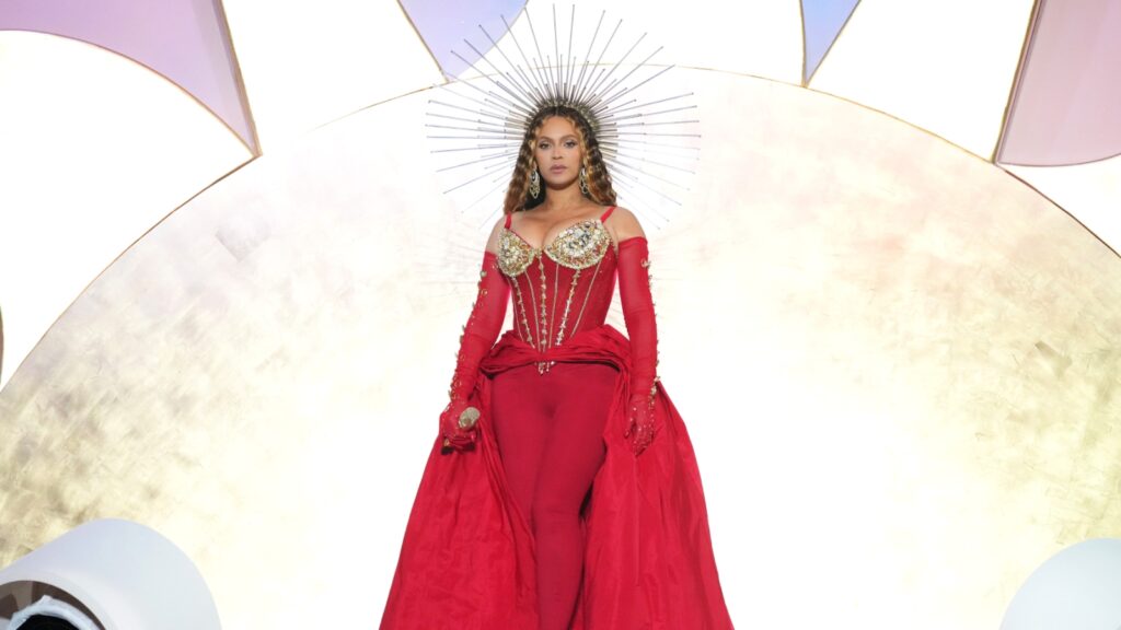beyonce-performs-in-dubai,-her-first-full-concert-in-four-years