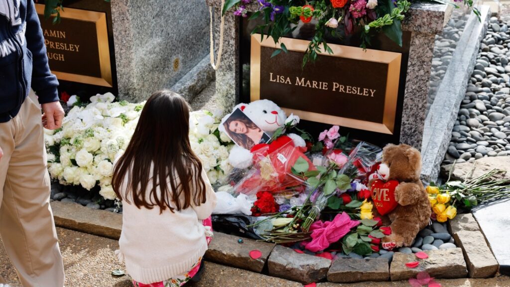behind-the-graceland-gates-at-lisa-marie’s-memorial:-‘we-watched-her-go-through-her-struggles’