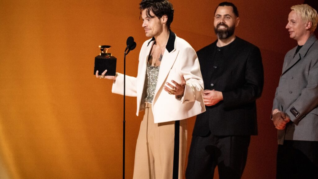 harry-styles’-one-direction-bandmates-are-very-proud-of-him-after-album-of-the-year-win