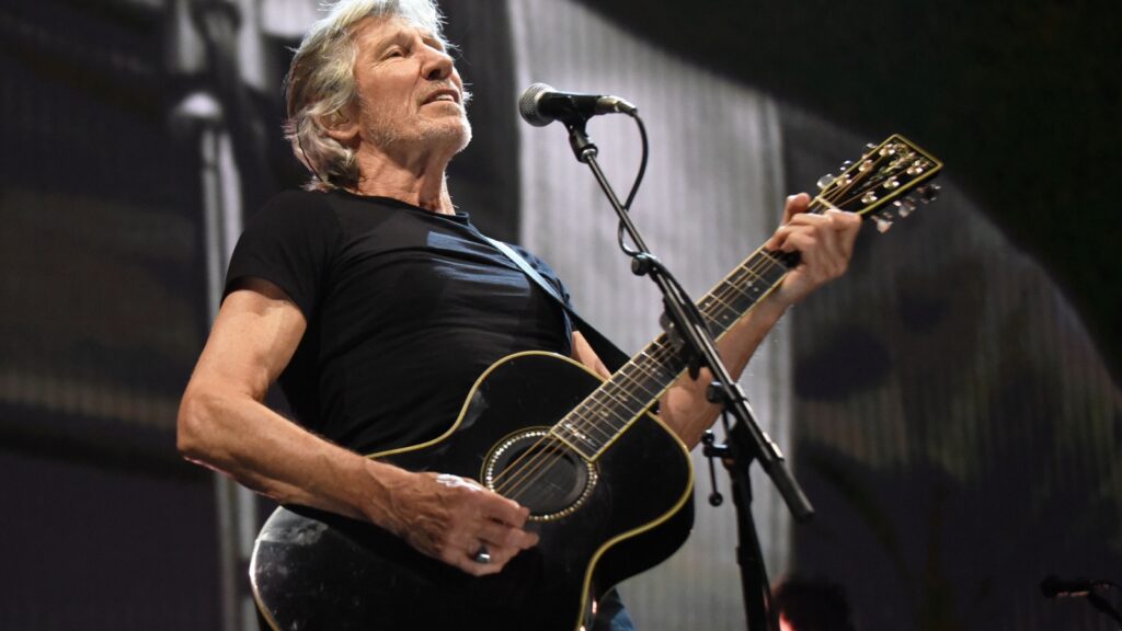 roger-waters-says-he’s-re-recording-‘the-dark-side-of-the-moon’ —-without-pink-floyd
