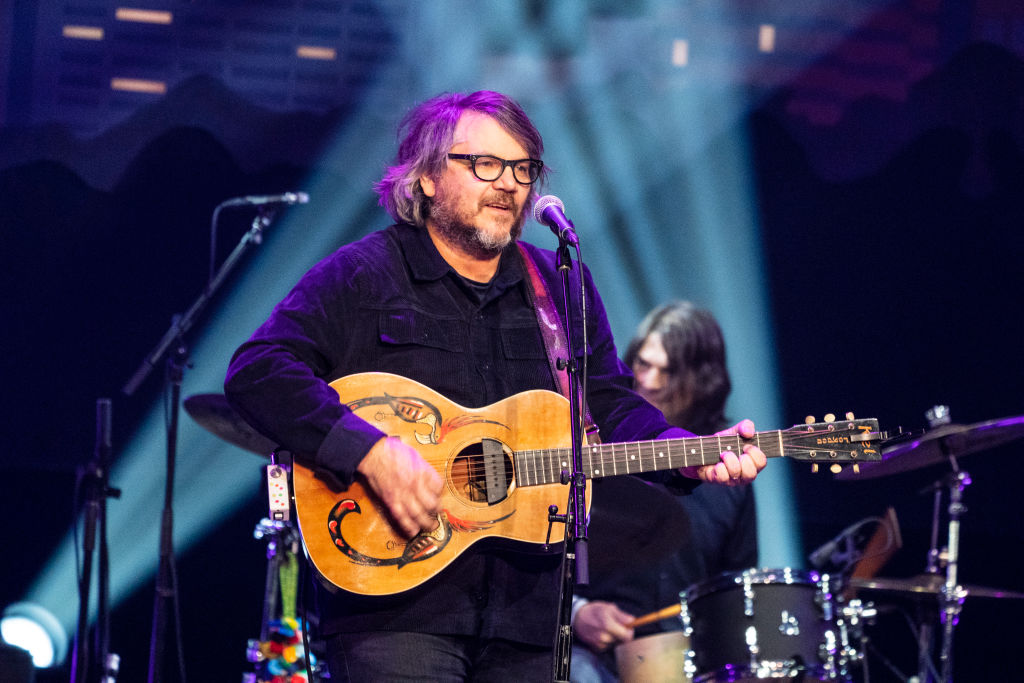 jeff-tweedy-breaks-down-the-music-that-inspired-him-in-third-book-‘world-within-a-song’