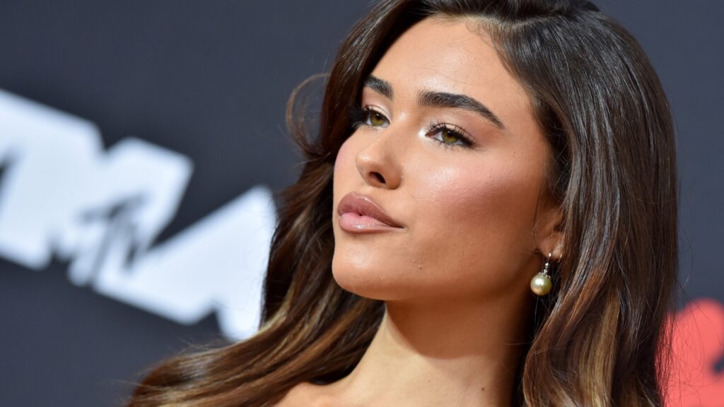 madison-beer-announces-debut-memoir:-says-it-took-‘extremely-dark-times-to-get-here’