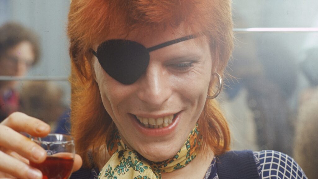 david-bowie’s-80,000-piece archive-acquired-by-v&a-museum