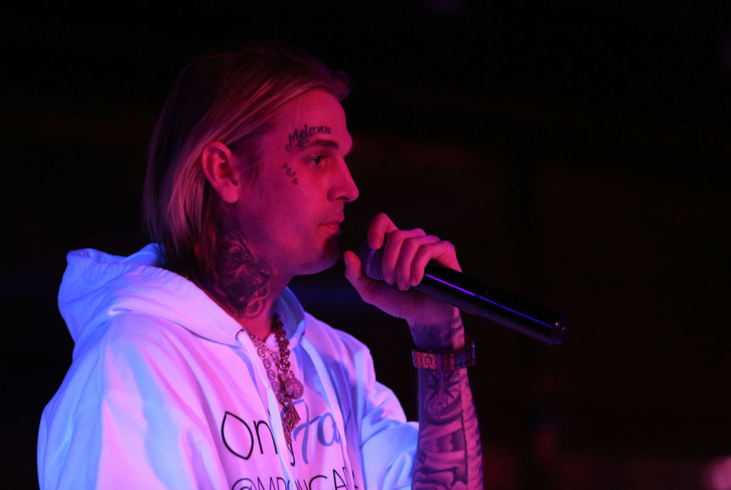aaron-carter:-police-say-‘no-evidence-of-foul-play’-as-mom-calls-for-a-‘real-investigation’