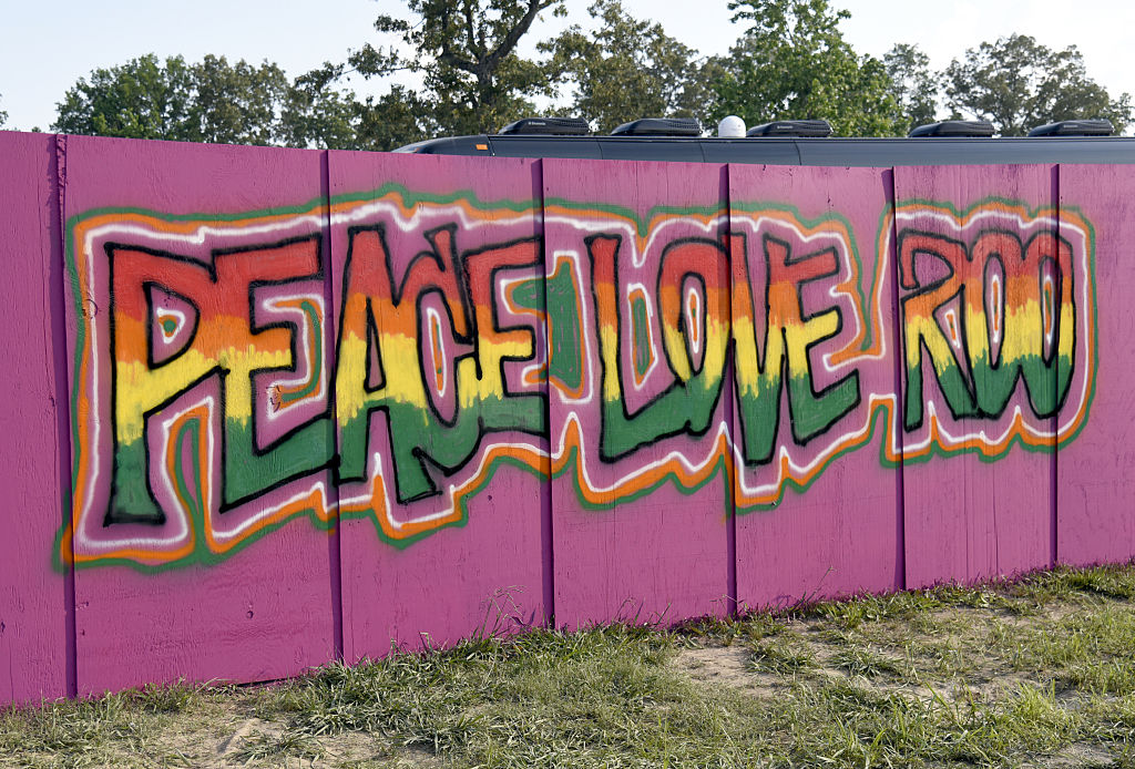 bonnaroo-pledges-to-remain-a-‘safe-haven’-in-face-of-tennessee-anti-drag-law