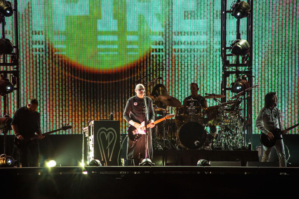 watch-smashing-pumpkins-cover-joy-division’s-‘no-love-lost’-with-peter-hook
