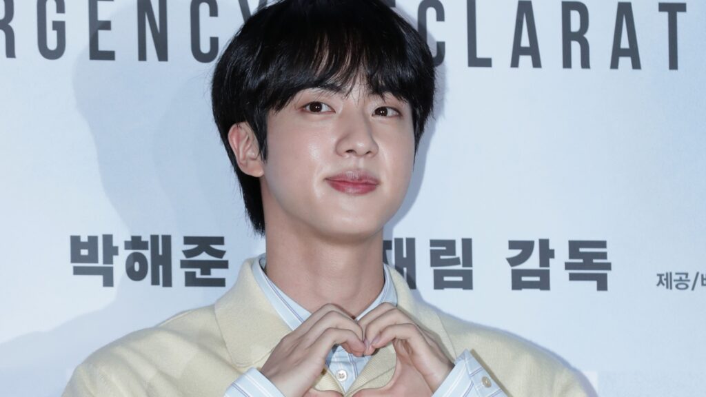 jin-gives-army-an-army-update-in-new-photo-with-bts-bandmates-j-hope-and-jimin