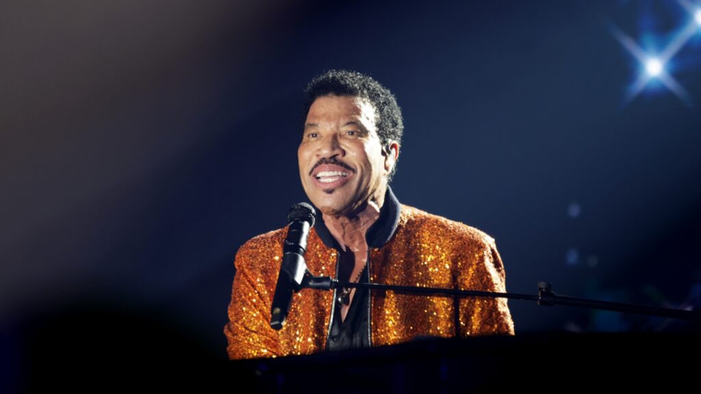 lionel-richie-plots-north-american-tour-with-earth,-wind-&-fire