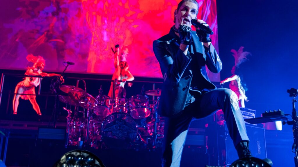 jane’s-addiction-debut-their-first-new-song-in-10-years,-‘true-love’