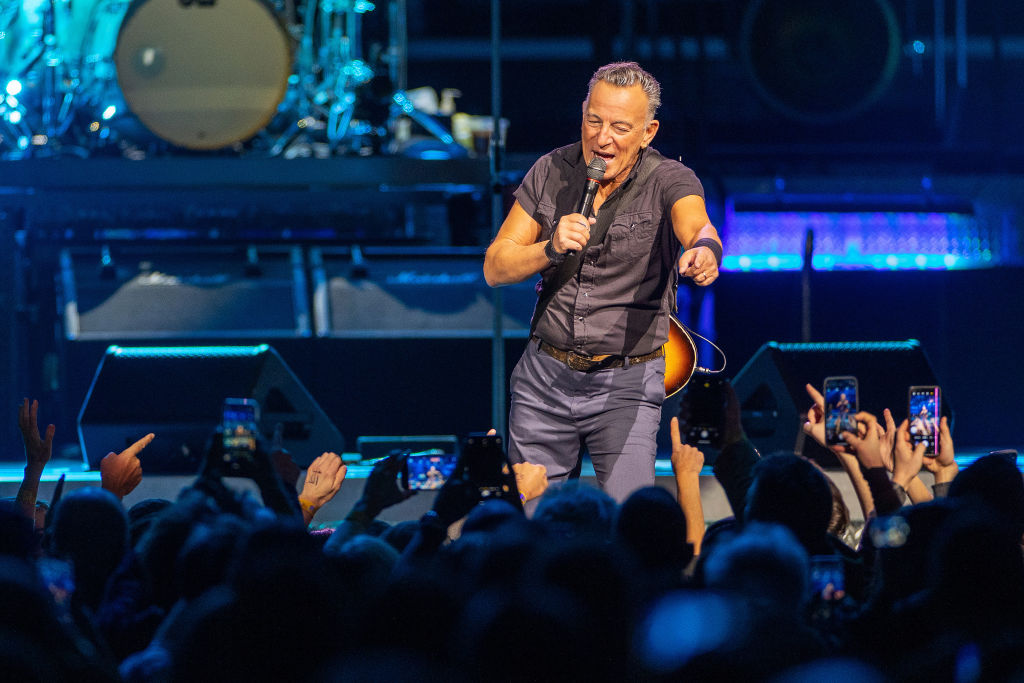 bruce-springsteen-and-e-street-band-postpone-more-shows-due-to-illness