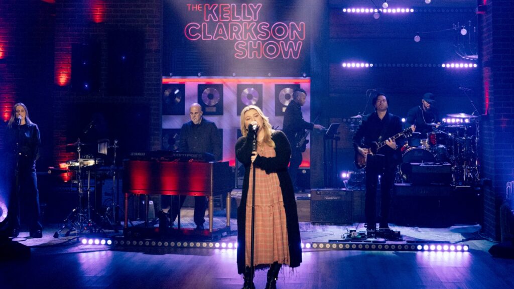kelly-clarkson-details-new-album-‘chemistry’