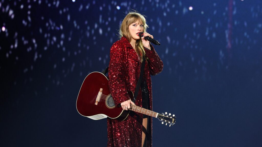 with-ticketmaster-lawsuit’s-first-hearing,-swifties-take-to-the-streets