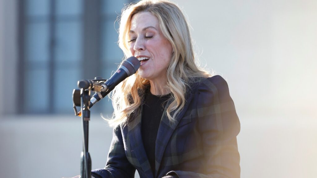 sheryl-crow-and-margo-price-perform-at-vigil-honoring-nashville-shooting-victims