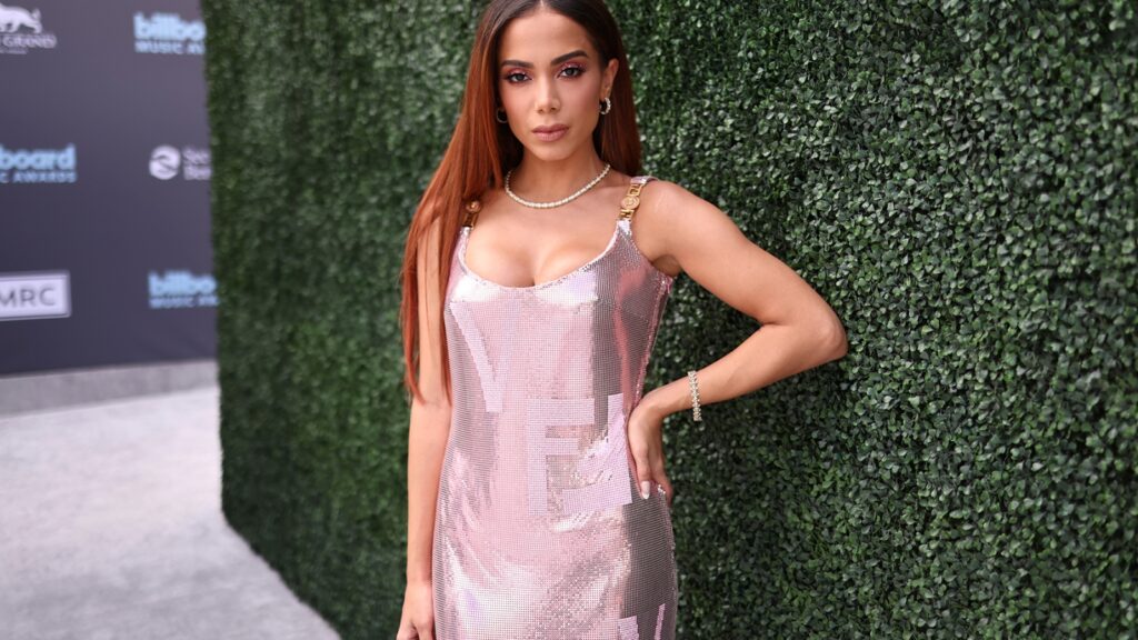 anitta-leaves-warner-music-weeks-after-saying-she’d-‘auction-off-her-organs’-to-end-contract