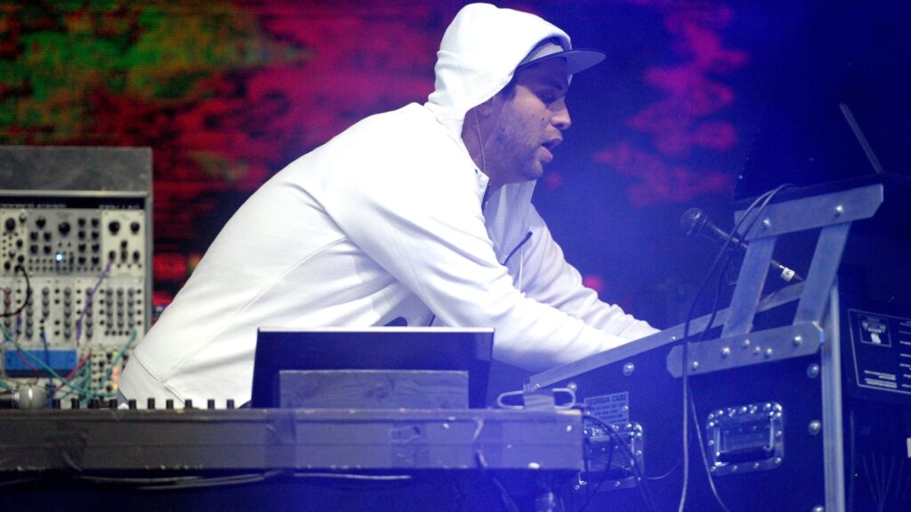 pretty-lights-flicker-back-on-after-nearly-five-years-in-the-dark-with-tour-announcement