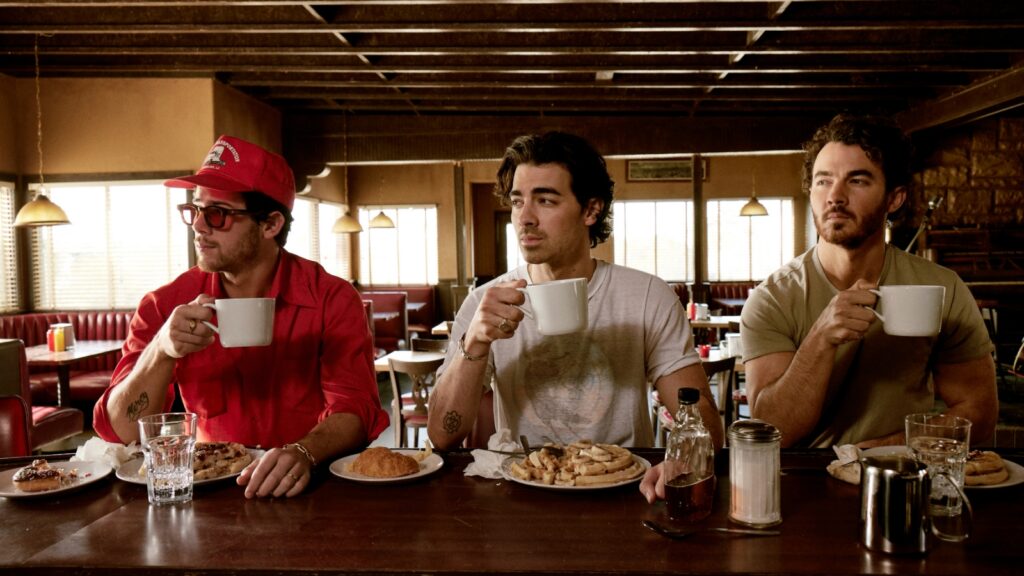 jonas-brothers-reminisce-about-deep-conversations-at-‘waffle-house’-on-new-single