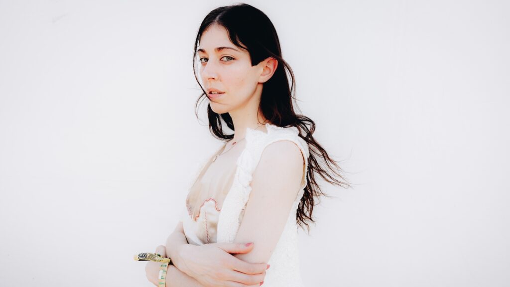 how-sophie-and-dua-lipa-taught-caroline-polachek-about-her-place-in-pop