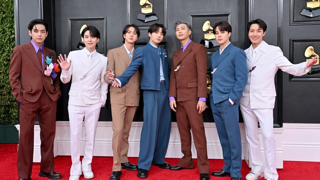 bts-launch-‘immersive-fan-experience’-to-celebrate-group’s-10th-anniversary