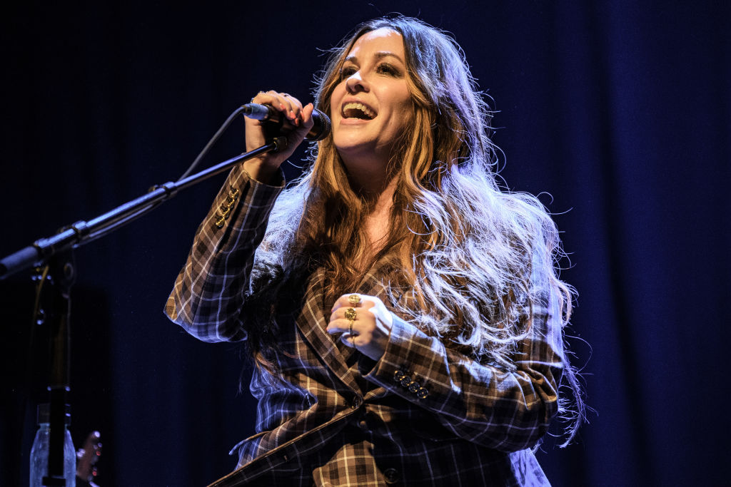 hear-alanis-morissette rework-‘yellowjackets’-theme-song-‘no-return’