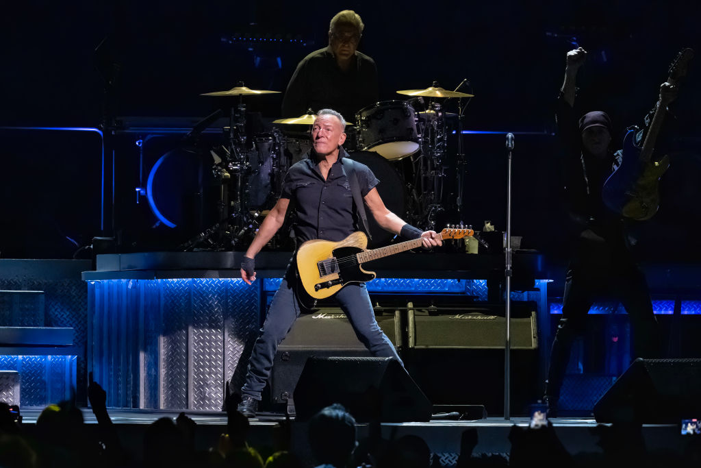 bruce-springsteen-gives-ode-to-new-jersey-at-tour-finale-in-newark