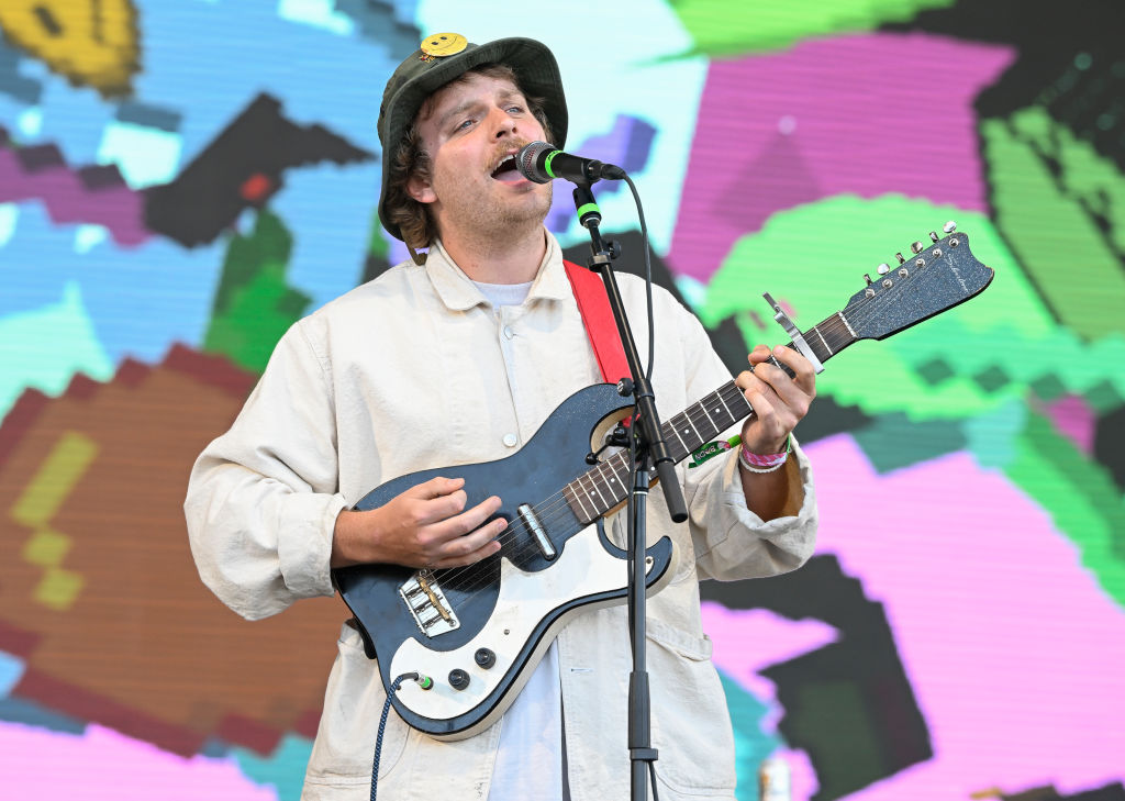mac-demarco-just-handed-199-unreleased-songs-to-fans