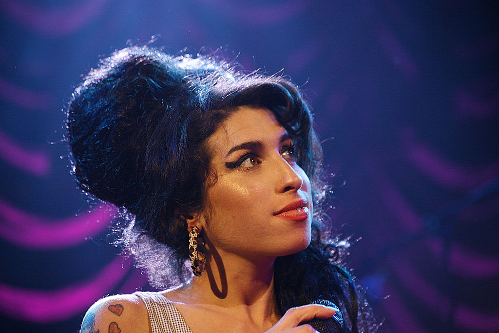 amy-winehouse’s-personal-journals,-handwritten-lyrics-collected-for-new-book