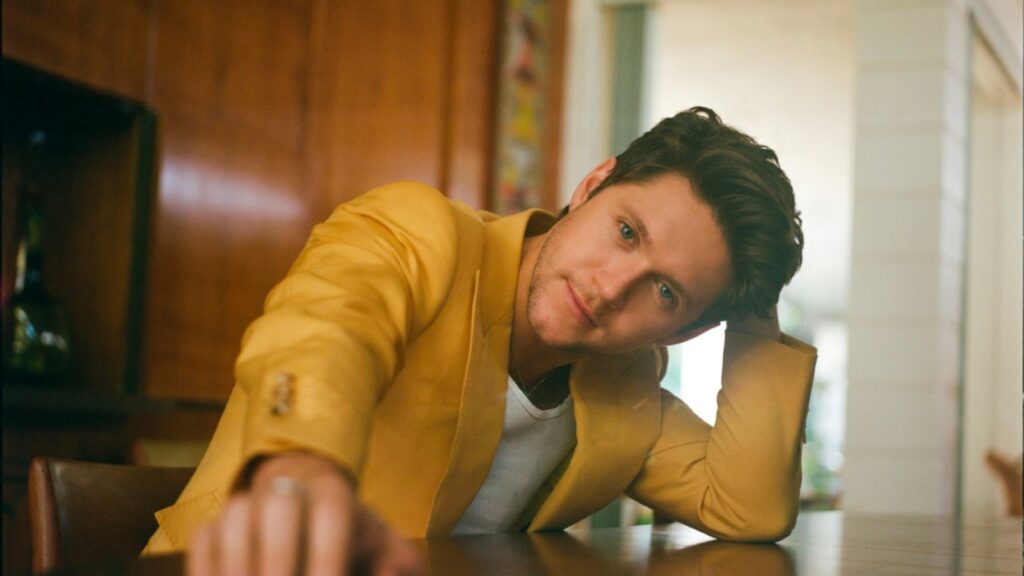 niall-horan-offers-a-shoulder-to-lean-on-in-the-midst-of-a-‘meltdown’-on-new-single