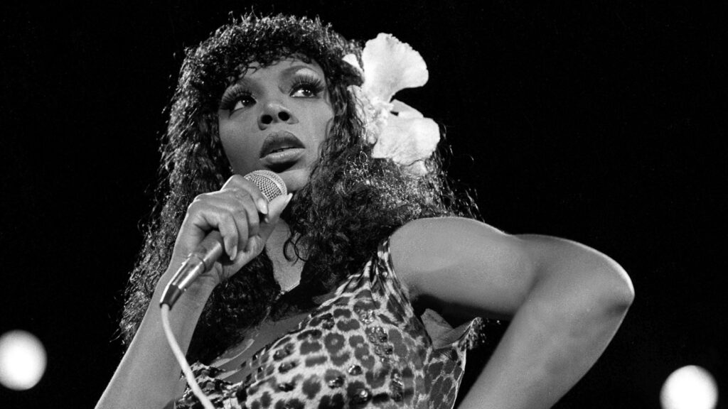 see-the-real-donna-summer-—-singer,-actress,-mother-—-in-doc-trailer