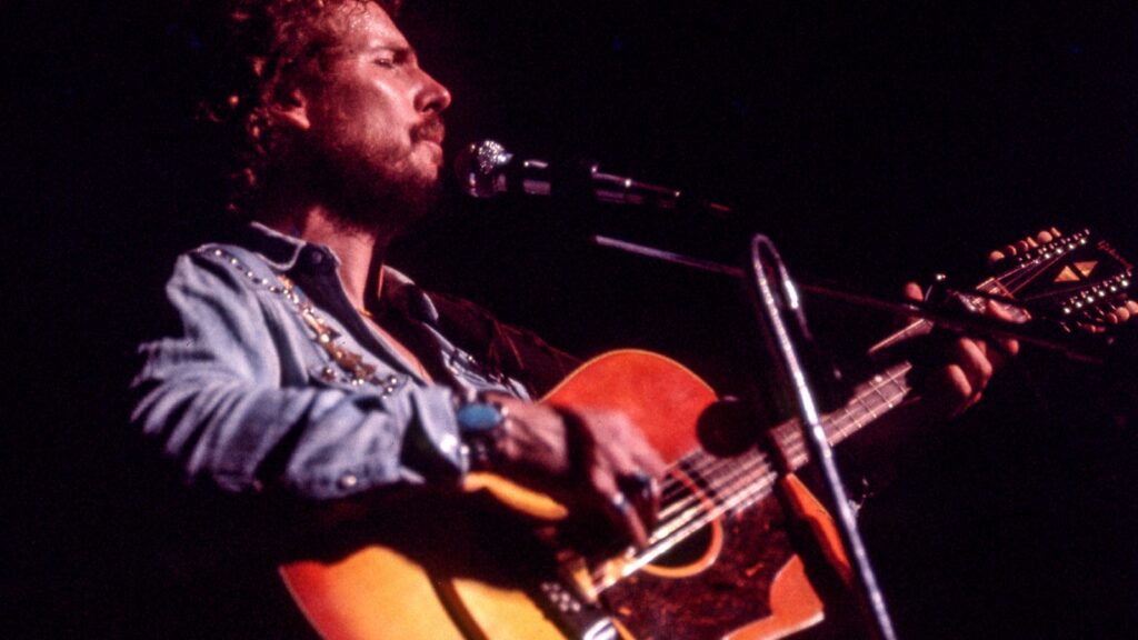 neil-young-honors-gordon-lightfoot:-‘his-melodies-and-words-were-an-inspiration’