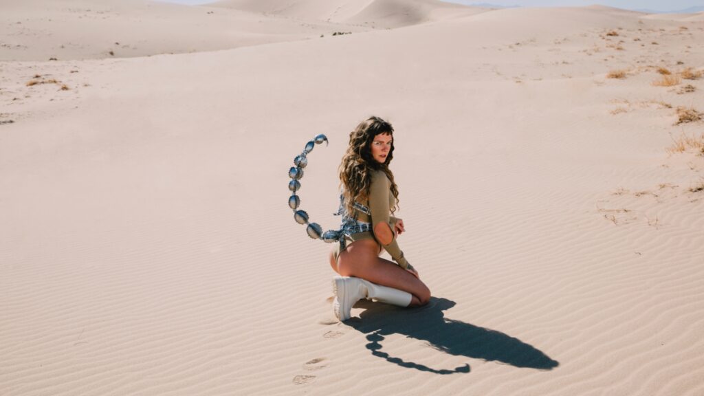 tove-lo-shares-acoustic-‘dirt-femme’-tracks-on-stripped-back-ep